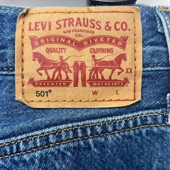 Original 501 Levi Jean shorts, cut offs, raw hems, Sz. 27, button up fly, EUC - Picture 6 of 14